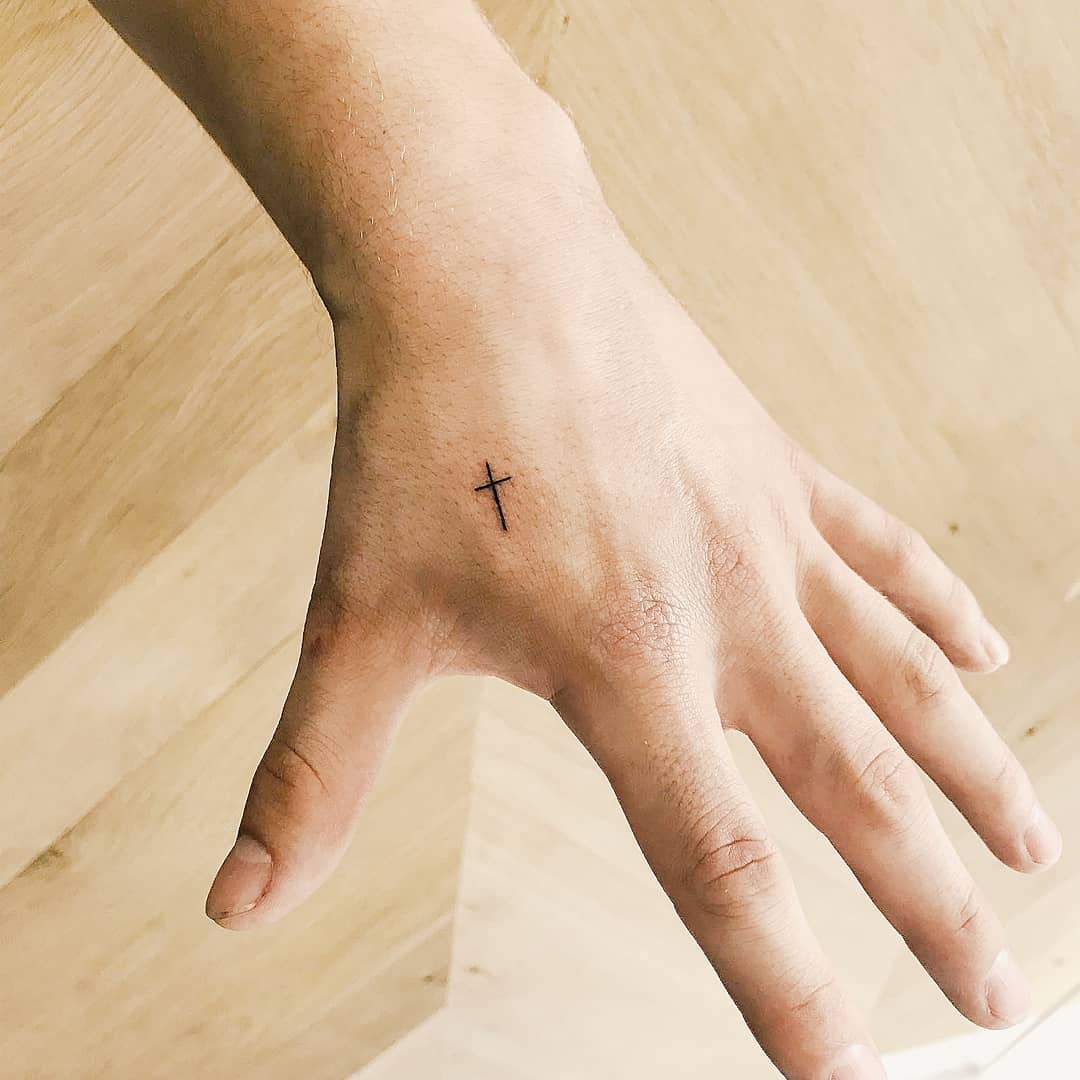 Ý nghĩa hình xăm thánh giá trong tattoo mini là gì