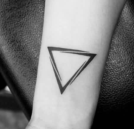 Hình xăm tam giác trên tay