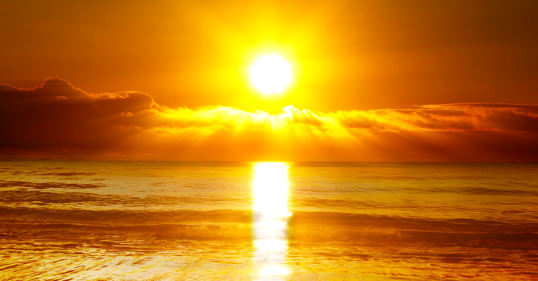 Hình ảnh mặt trời mọc trên đại dương