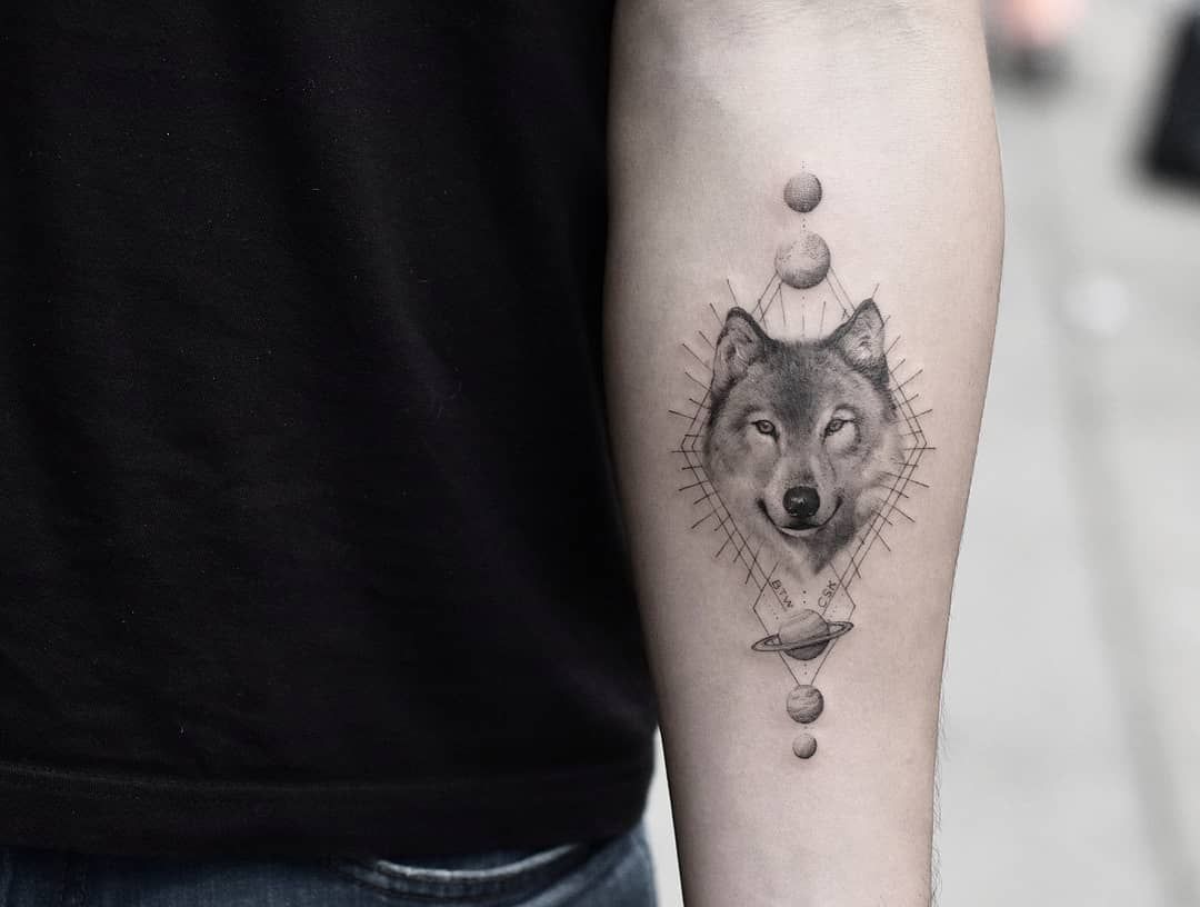 Trần Trung Tattoo  Q7  Một điều ẩn chứa nữa mà không khó để bạn nhận ra  khi chọn hình xăm chó sói hú trăng đó chính là sự cô đơn