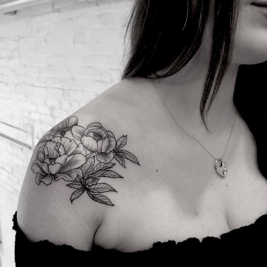 Beautiful shoulder flower tattoo