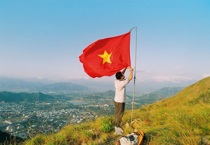 Hình hình họa đẹp mắt về lá cờ Việt Nam