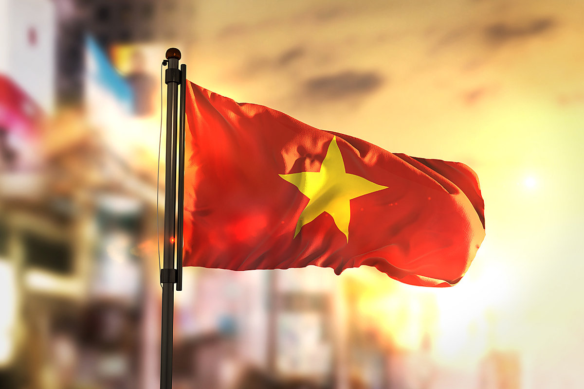 Hình ảnh lá cờ Việt Nam đang bay