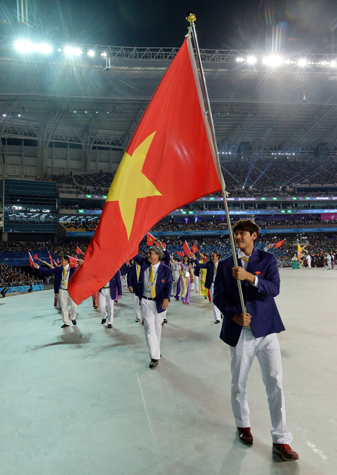 Hình ảnh lá cờ Việt Nam tại đấu trường thể thao quốc tế