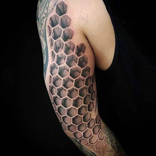 Hình xăm 3D tổ ong trên cánh tay