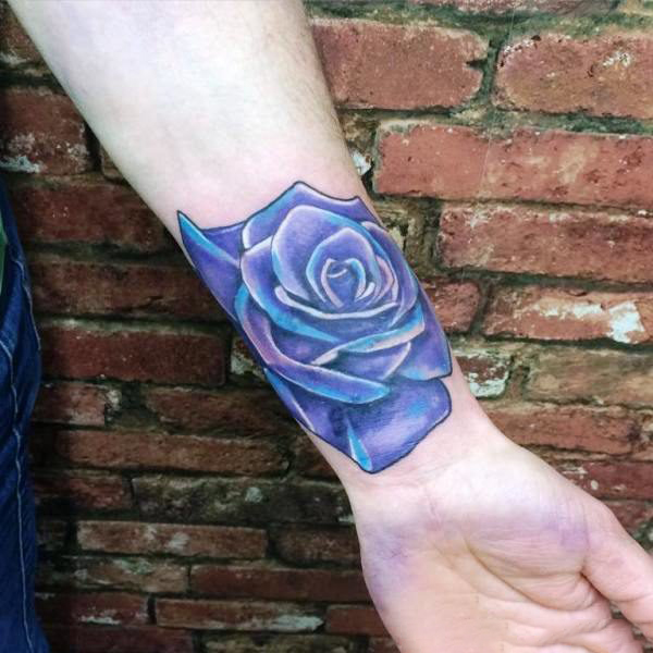 Hình xăm hoa hồng xanh ở cổ tay