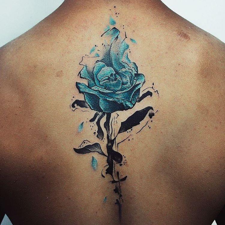 Hình xăm hoa hồng xanh ở lưng đẹp