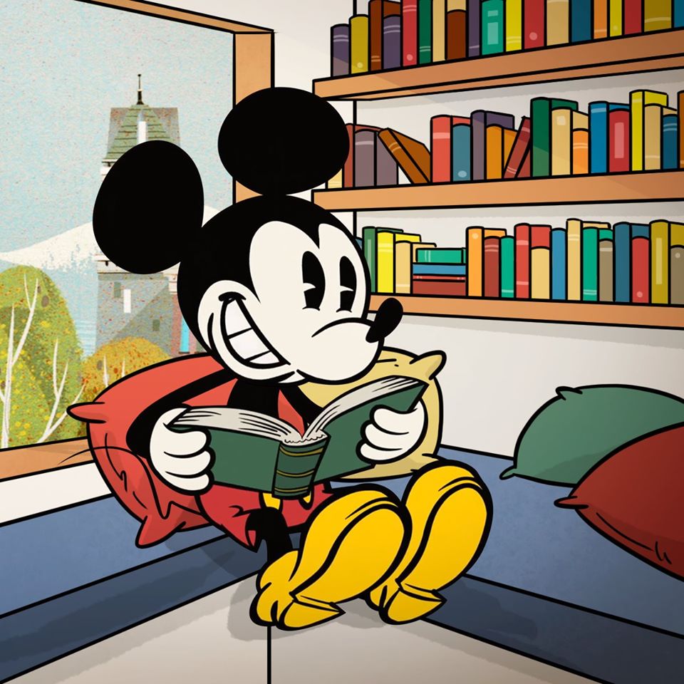Chuột Mickey đọc sách