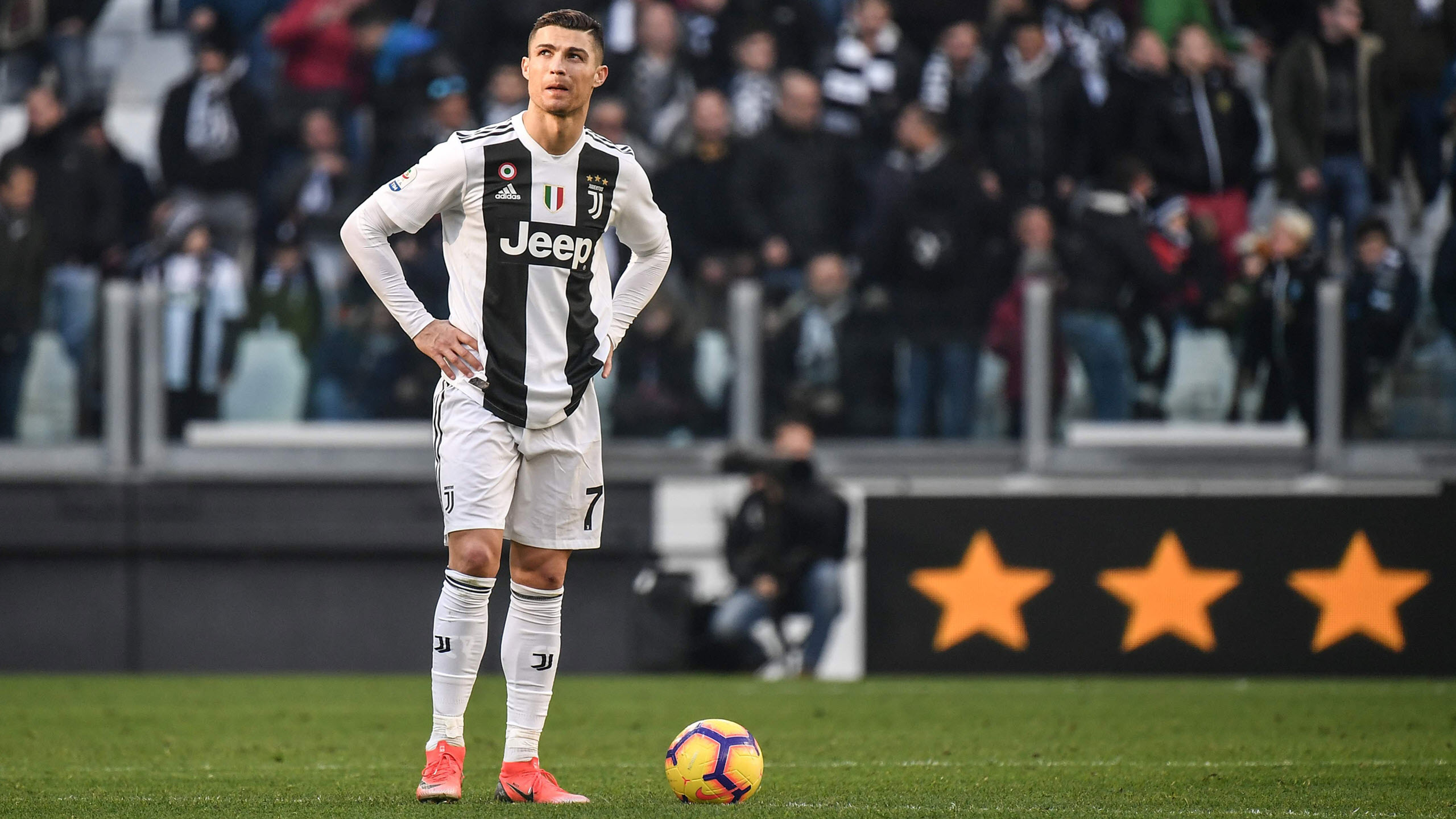 Hình nền cầu thủ Ronaldo Juventus