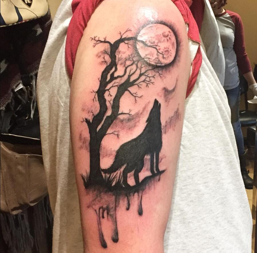 Hình Tattoo chó sói hú mặt trăng đẹp nhất