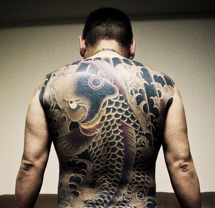 Yakuza hình xăm cá chép kín lưng