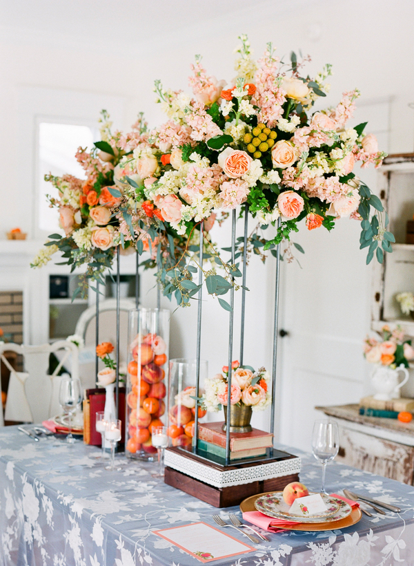 Trang trí bàn tiệc cưới bằng hoa