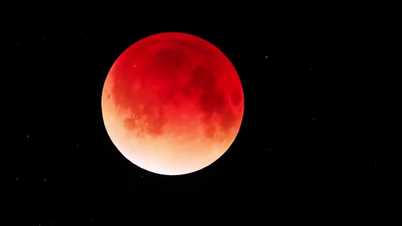 Cận cảnh mặt trăng siêu to khổng lồ màu đỏ