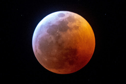 Cận cảnh sắc đỏ của siêu trăng cực đẹp