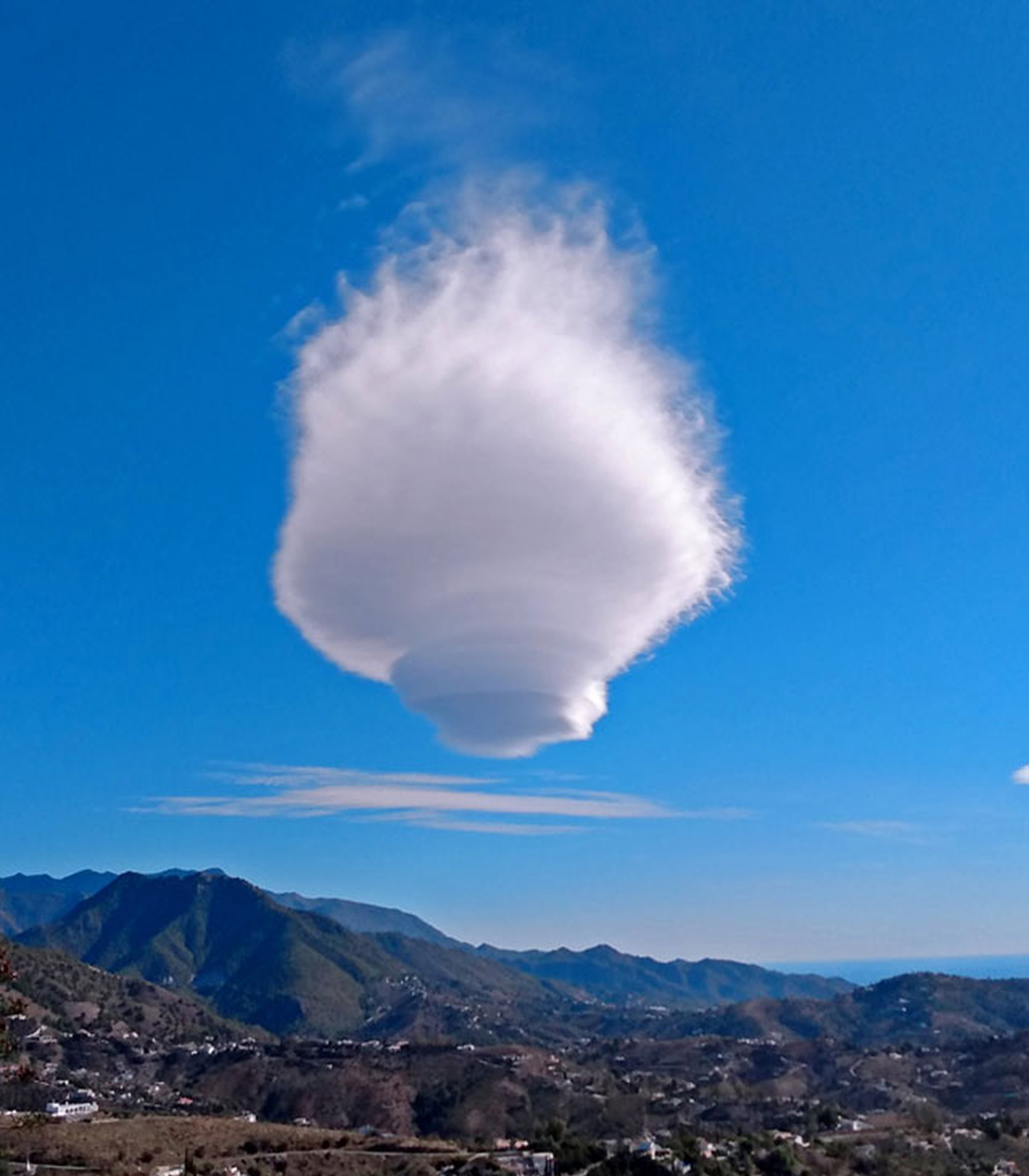 Hình hình họa đám mây nom như loại tổ ong