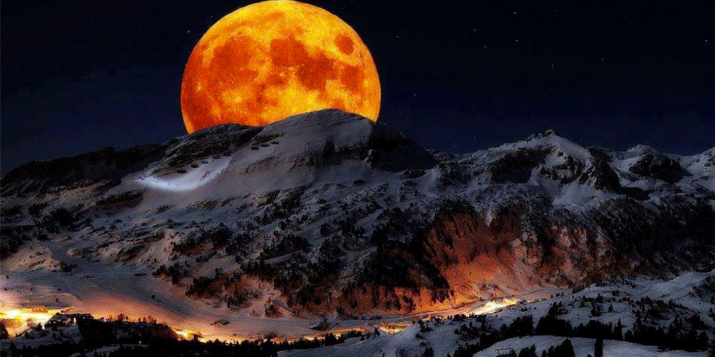 Hình ảnh siêu trăng trên rặng núi tuyết cực đẹp