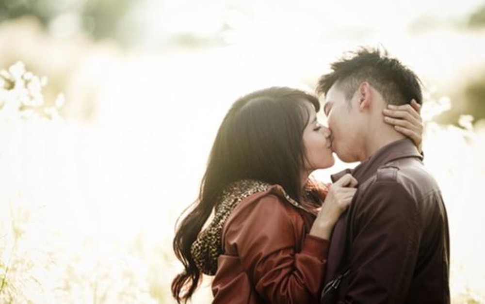 Hình ảnh hôn nhau đẹp, lãng mạn nhất | Z photos