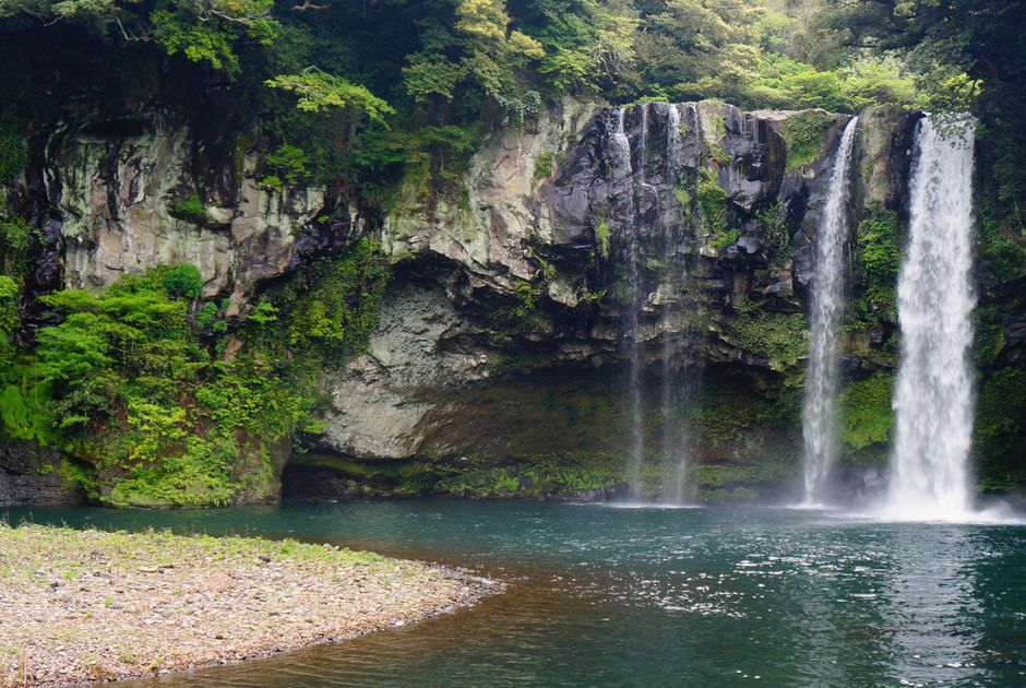 Hình ảnh đẹp về thác nước hoang dã