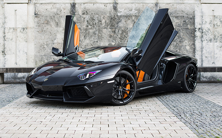 Người hâm mộ hình ảnh siêu xe Lamborghini đắt tiền
