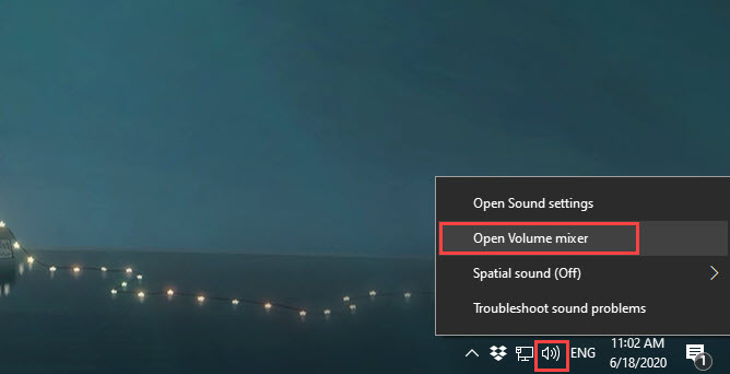 Click chuột phải vào biểu tượng Loa và chọn Open Volume mixer
