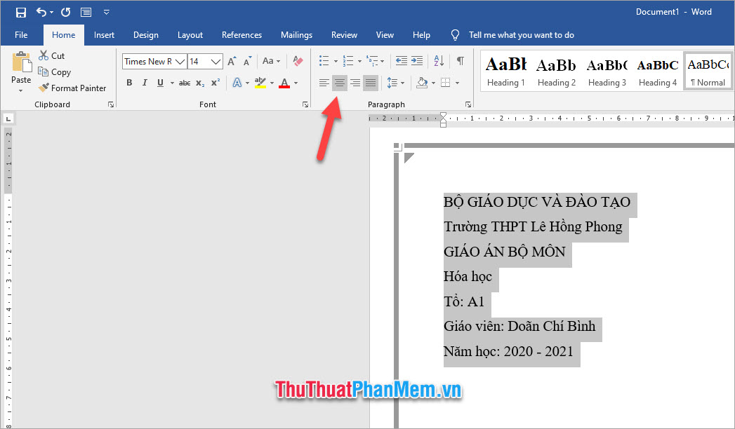 Click vào biểu tượng Center trong nhóm Paragraph của Home