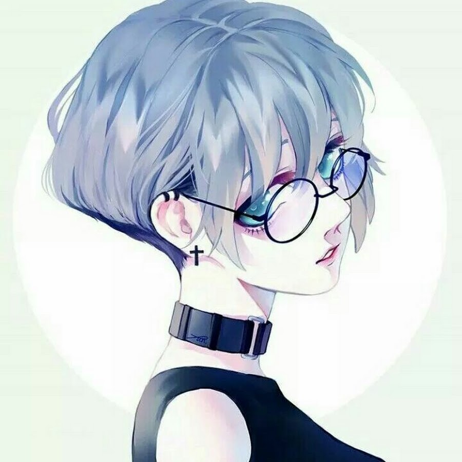 Một cô gái anime mát mẻ với mái tóc ngắn và đeo kính