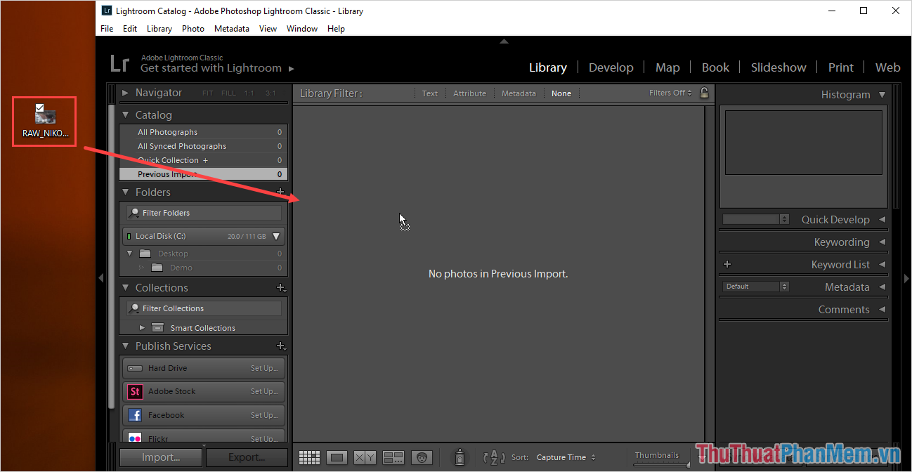 Mở Lightroom và kéo hình ảnh RAW cần chuyển đổi vào trong phần mềm