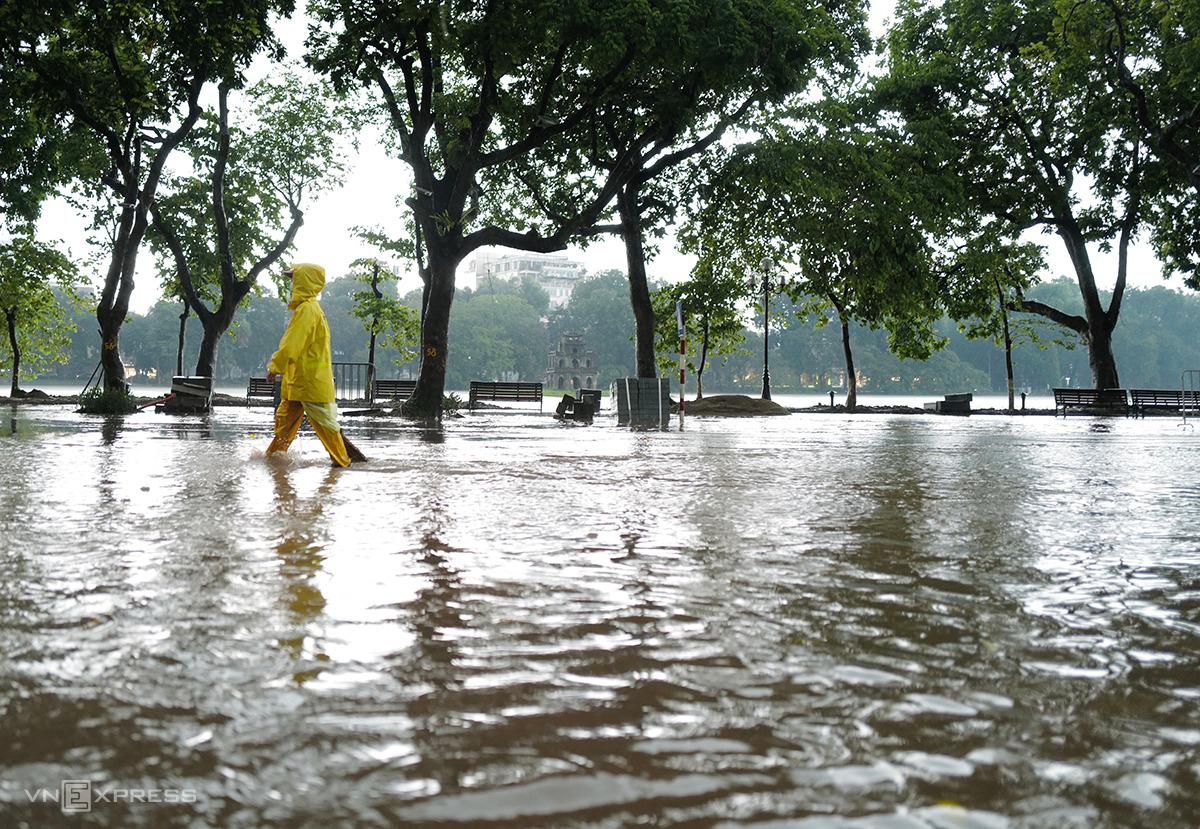 Ảnh Hồ Gươm ngày mưa
