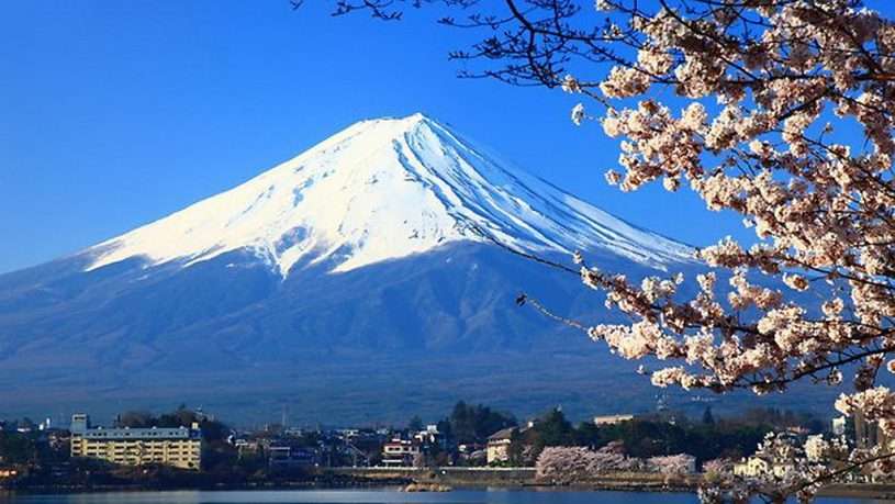Hình ảnh núi Fuji phủ tuyết