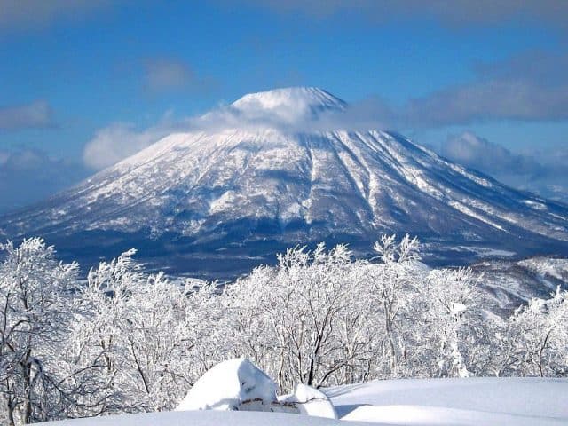 Hình ảnh núi Phú Sĩ phủ tuyết