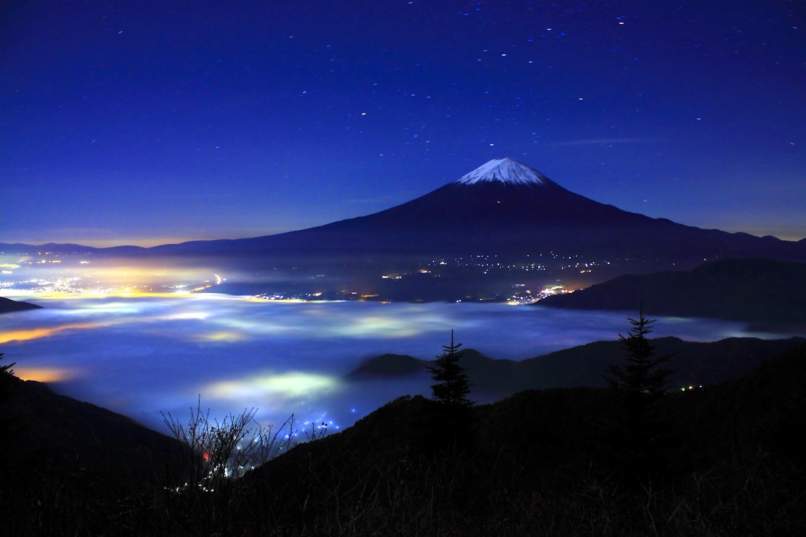Hình ảnh núi Phú Sĩ về đêm