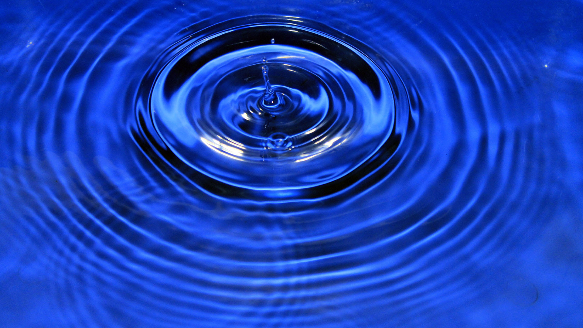 Hình nền giọt nước xanh