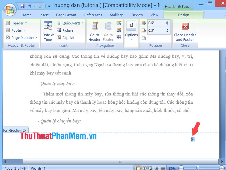 Bạn quay lại trang cần xoá số trang và bôi đen, bấm Delete để xoá