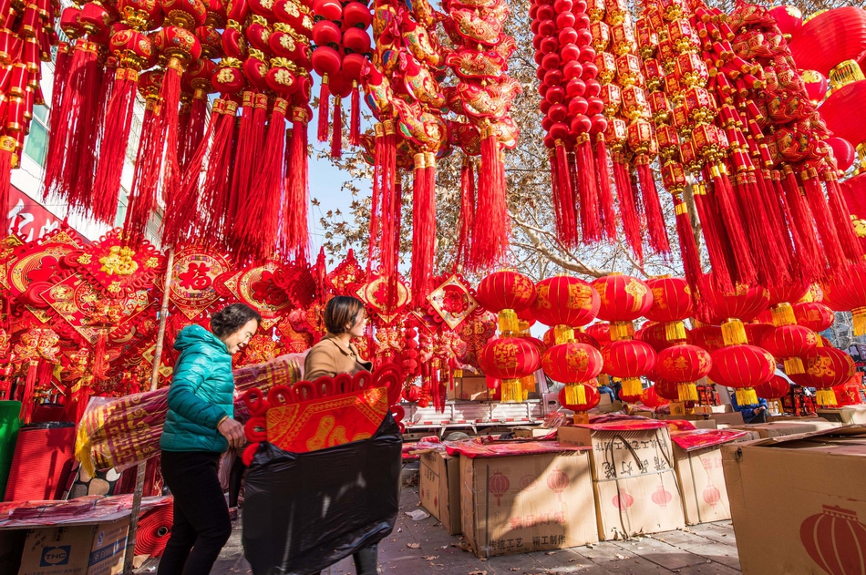 Hình ảnh người dân Trung Quốc háo hức chuẩn bị đón Tết