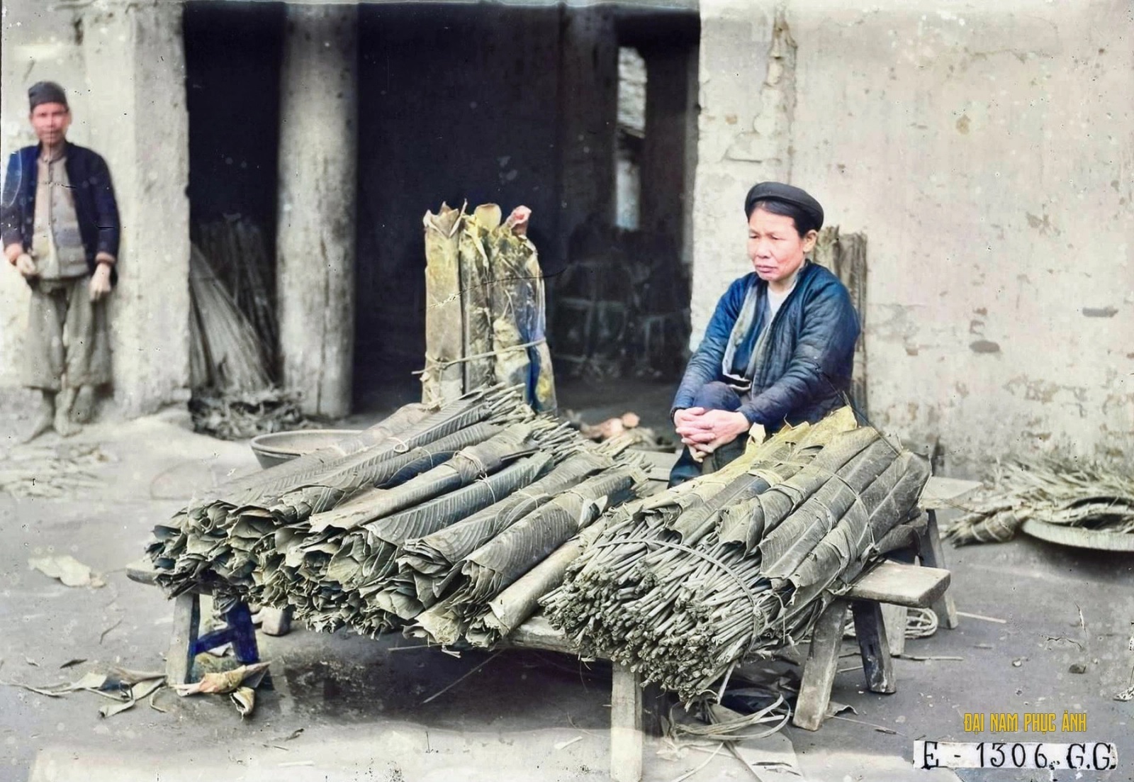 Hình ảnh Tết Hà Nội xưa với gian hàng bán lá dong